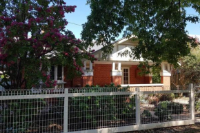 Central Crisp, Albury